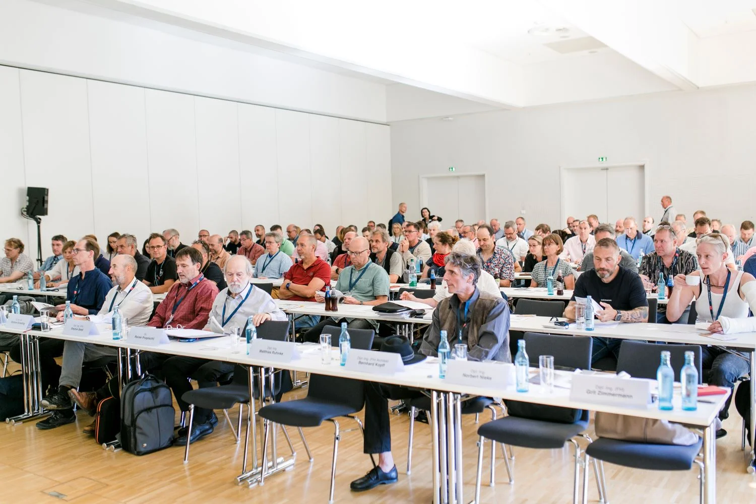 EIPOS Sachverständigentage Holzschutz 2023 - Teilnehmermenge während eines Vortrags