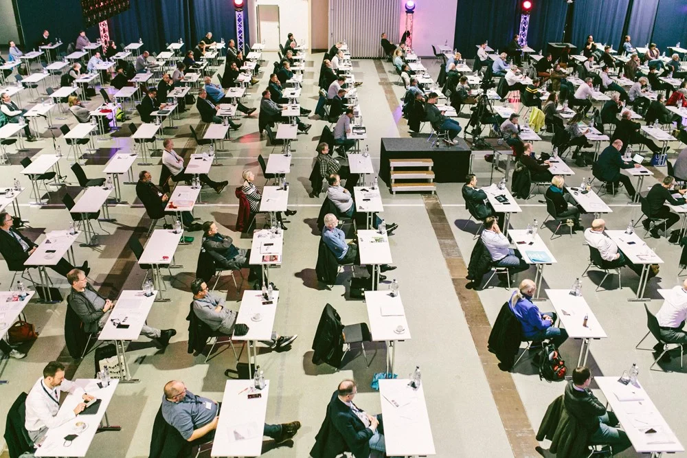 EIPOS Sachverständigentage Brandschutz 2021 - Tagungssaal von oben