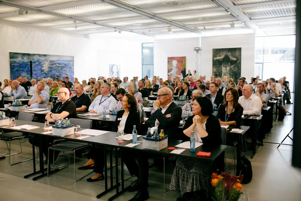 Aufnahme des zuhöhrenden Publikums während eines Vortrags