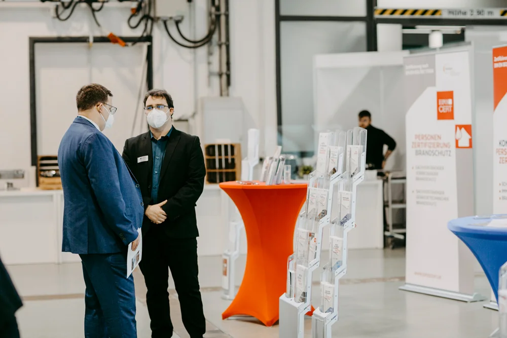 EIPOS Sachverständigentage Brandschutz 2021 - Ausstellung mit Schutzmaßnahmen